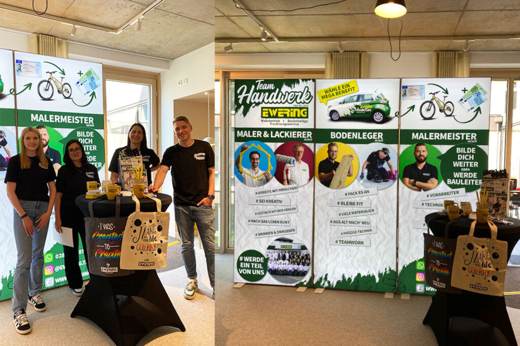 Ewering-Stand auf einer Job- und Azubimesse mit Teammitgliedern, Roll-ups zu Ausbildungsberufen und Infomaterial