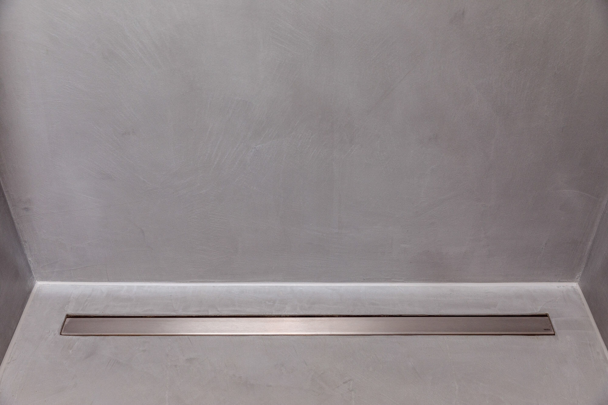Fugenlose Dusche mit Frescolori-Wand im Wohnhaus Heiden, Modernes Wohnhaus Heiden