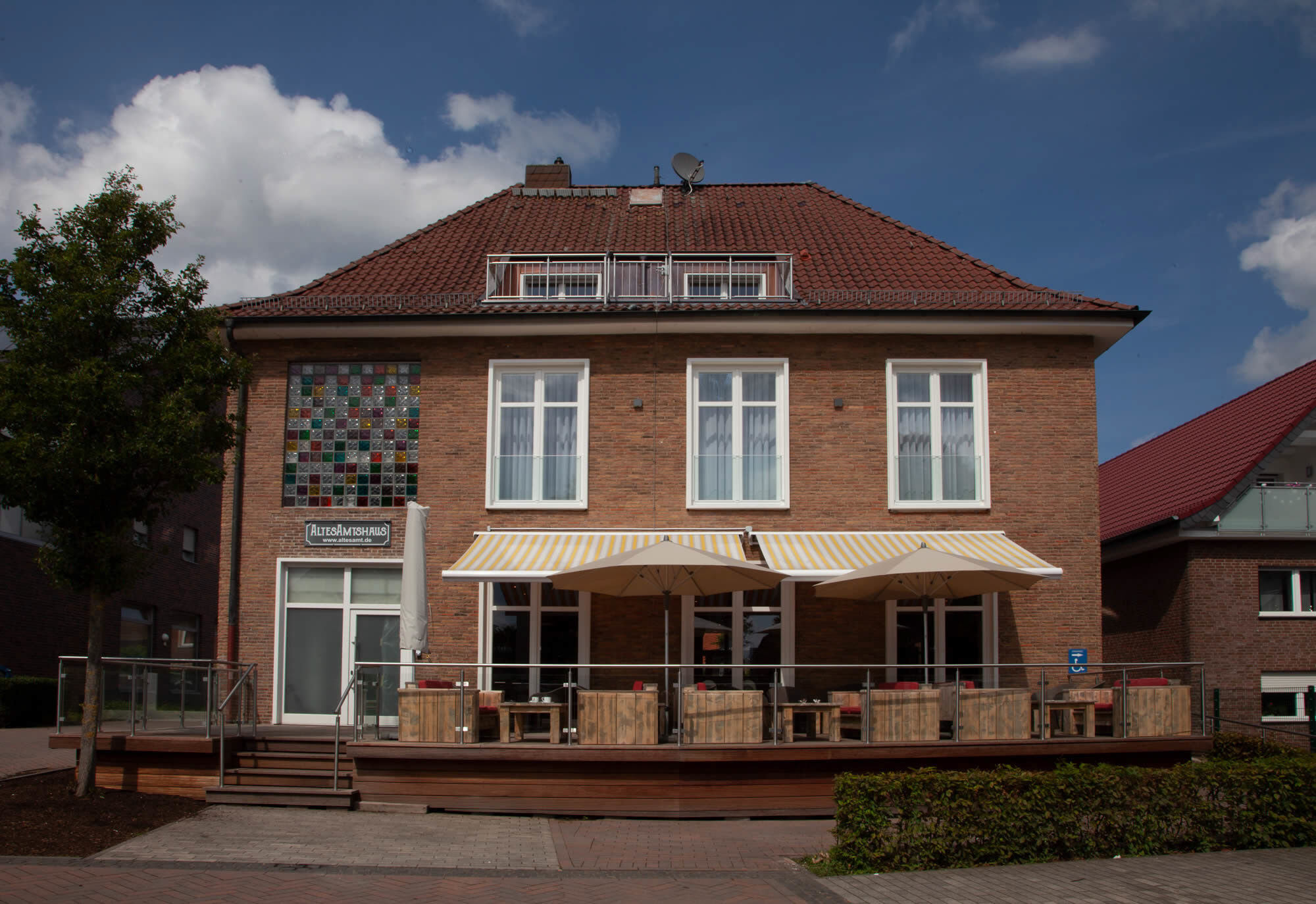 Altes Amtshaus mit Klinkerfassade und Terrasse von außen, Altes Amtshaus Reken