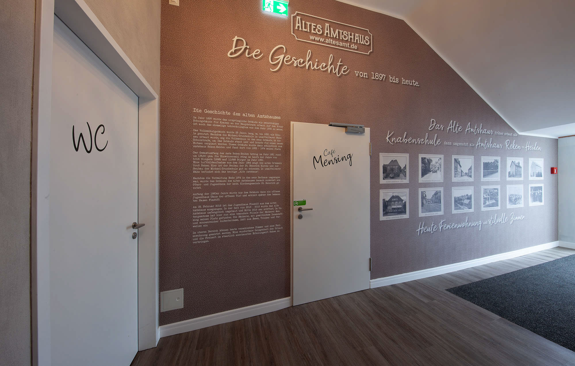Flur mit dekorativer Wandgestaltung und Designboden, Altes Amtshaus Reken
