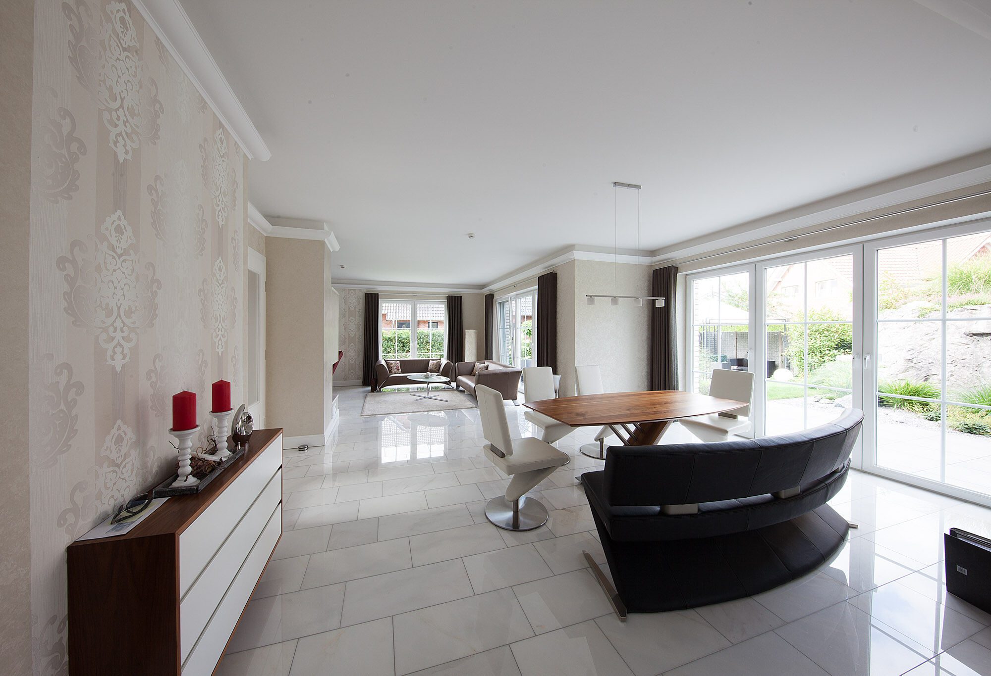 Wohn- und Esszimmer nach Komplettsanierung, Komplettsanierung Einfamilienhaus