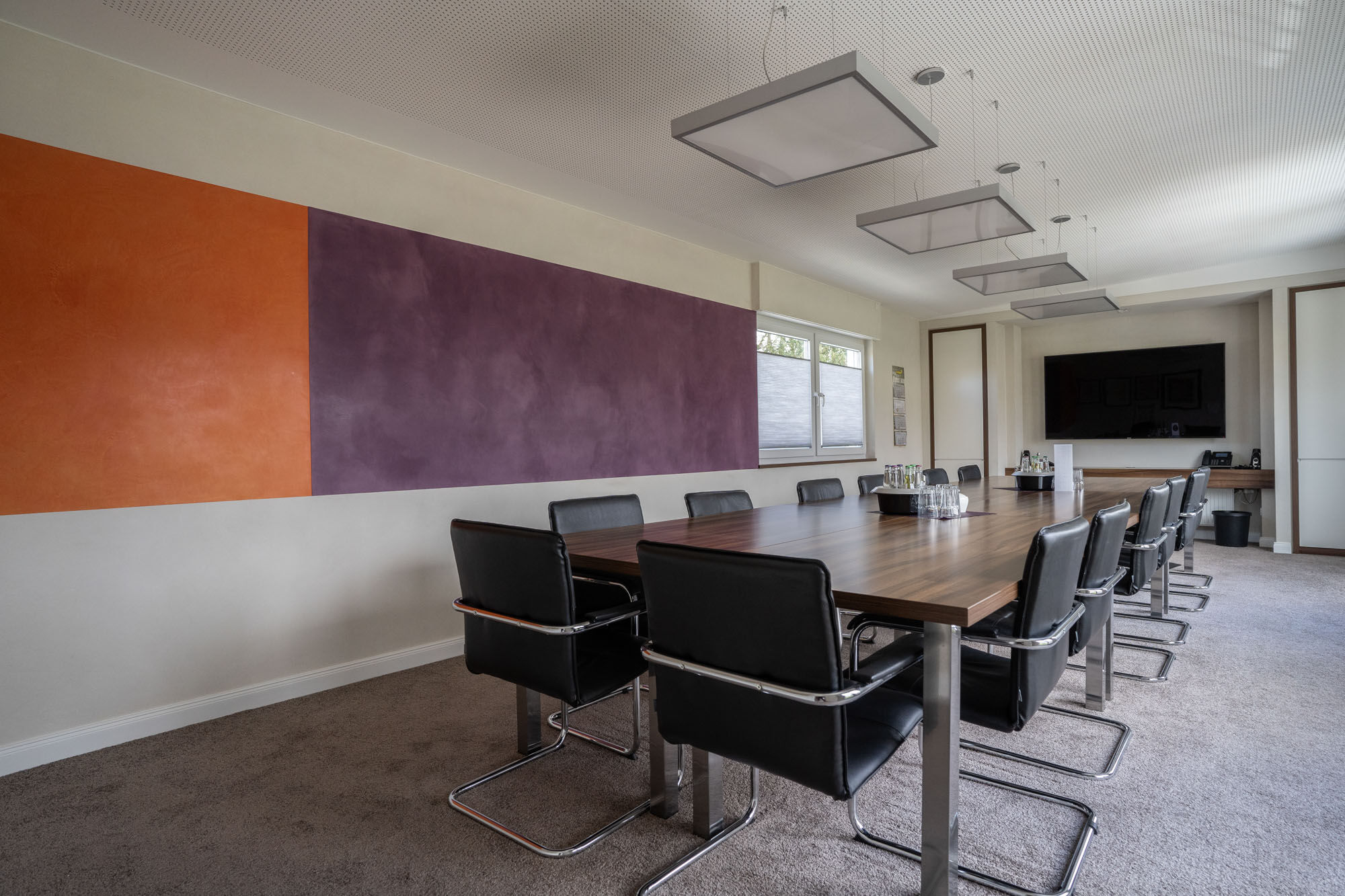 Konferenzraum mit Frescolori-Wandgestaltung, Konferenzraum Frescolori