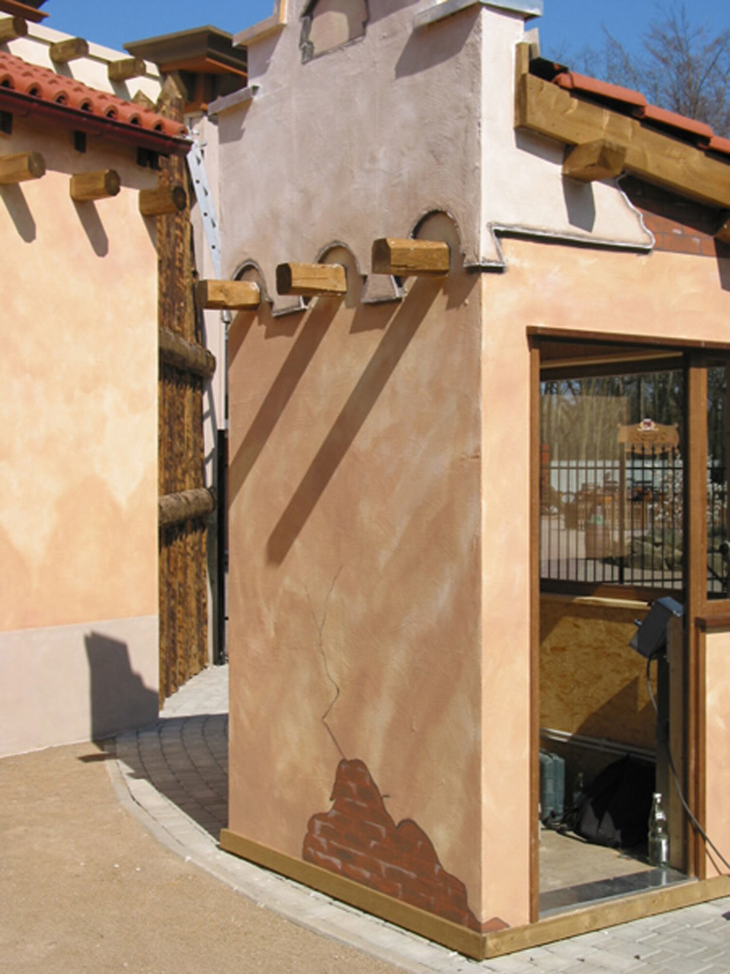 Themenbereich-Fassade im Moviepark Bottrop mit Malerarbeiten, Moviepark Bottrop