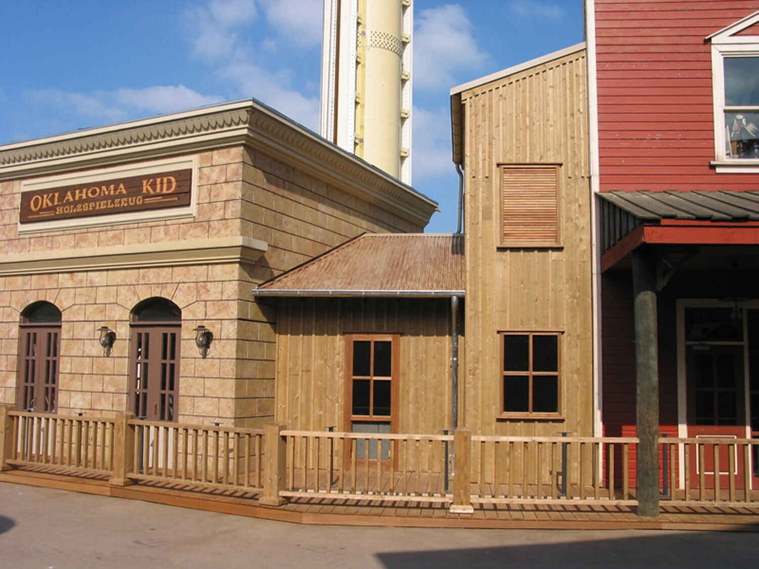Themenfassade mit Malerarbeiten im Moviepark Bottrop, Moviepark Bottrop
