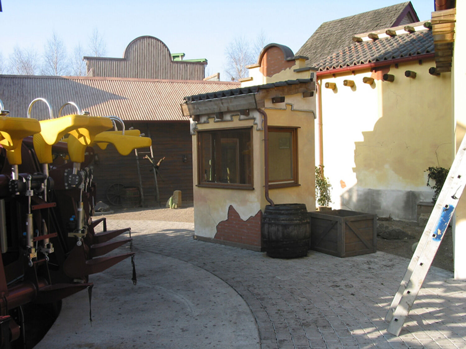 Themenfassade IX mit Malerarbeiten im Moviepark Bottrop, Moviepark Bottrop