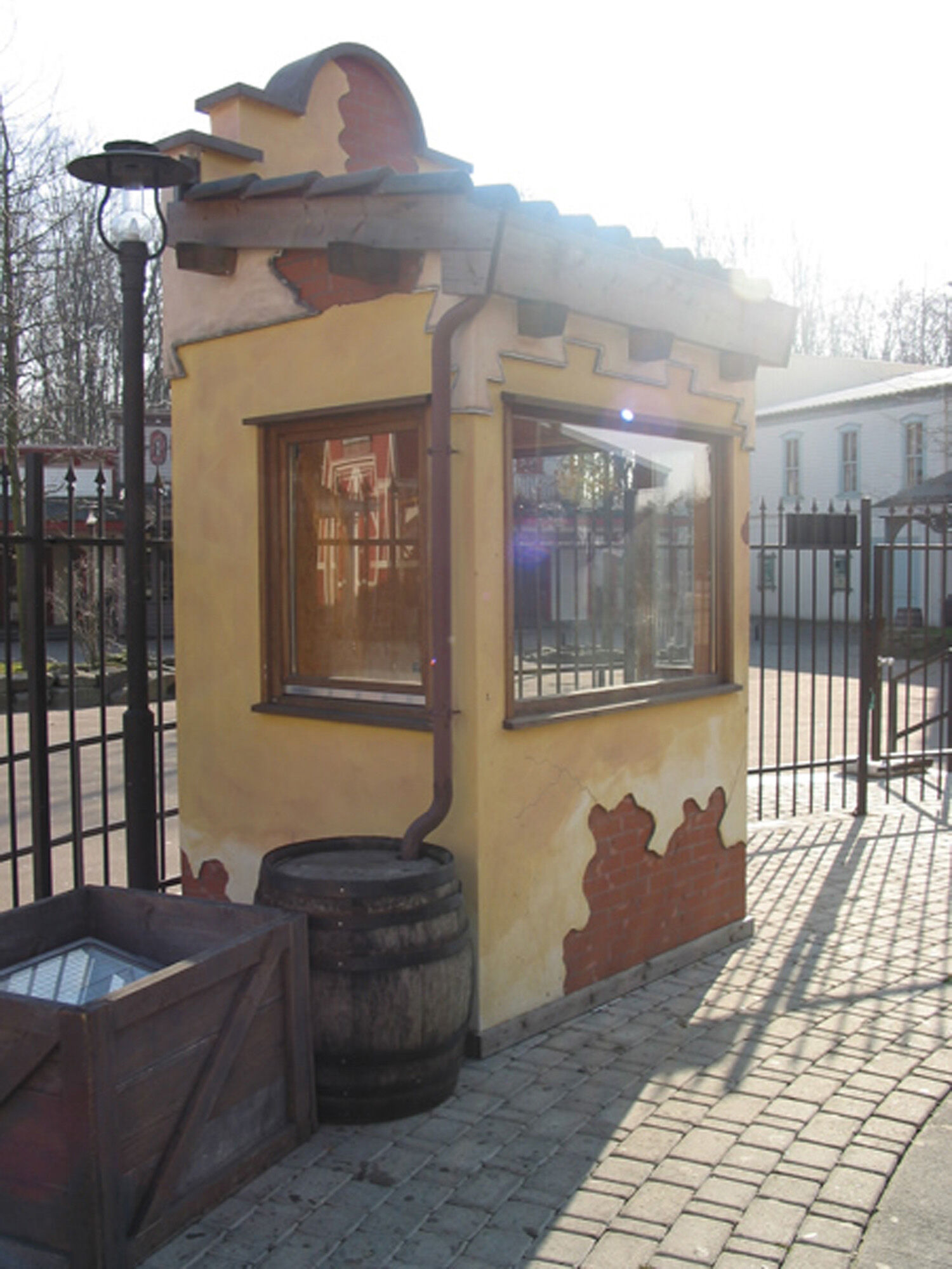 Themenfassade X mit Malerarbeiten im Moviepark Bottrop, Moviepark Bottrop